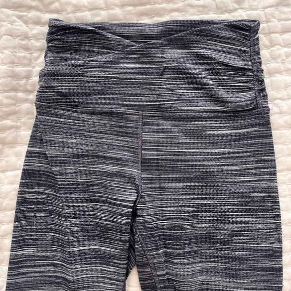 Lululemon Align High Rise Crop Criss Cross Waist leggings, size 4 - Picture 3 of 5